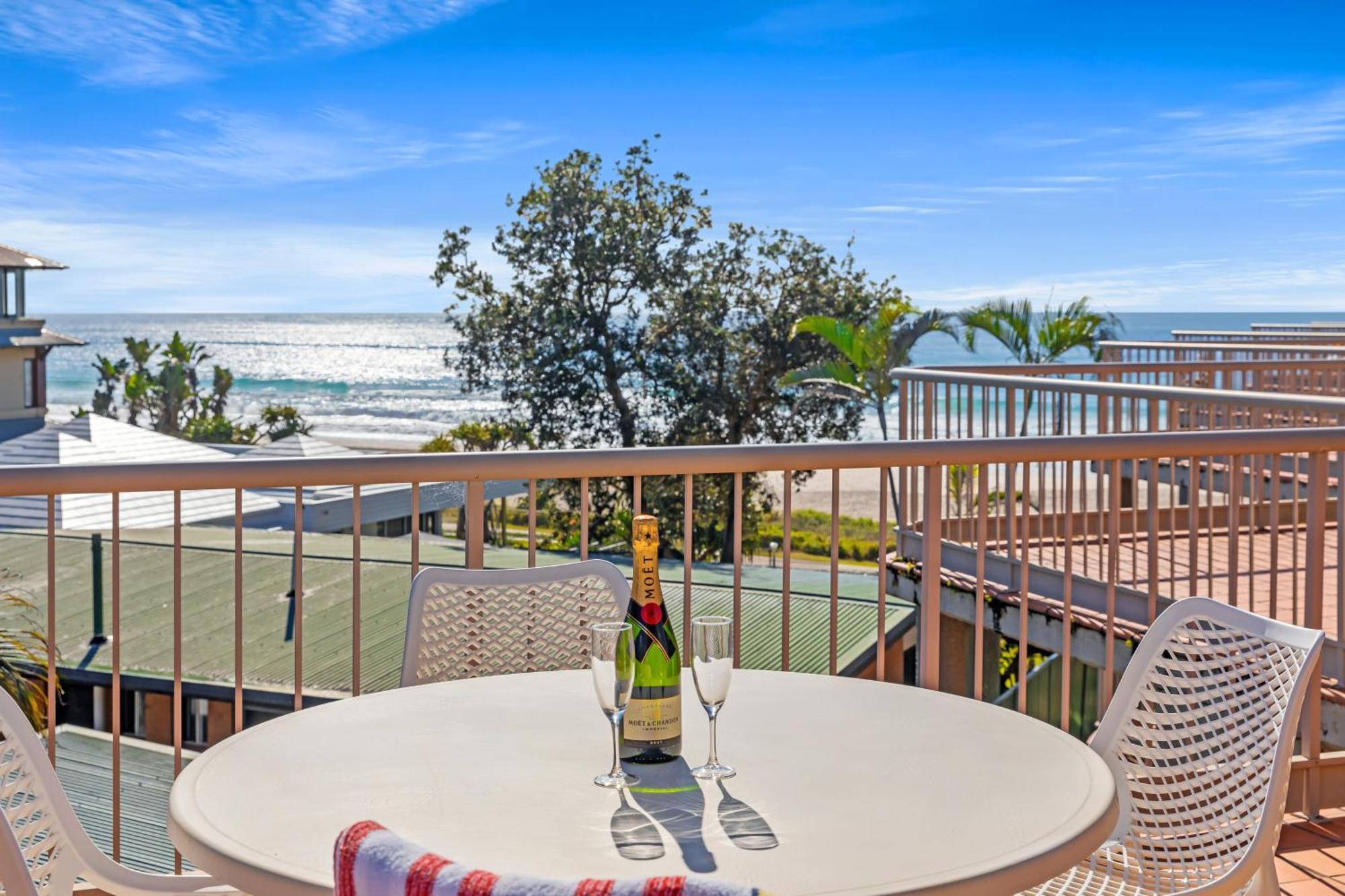 Sanctuary Beach Resort Gold Coast Esterno foto